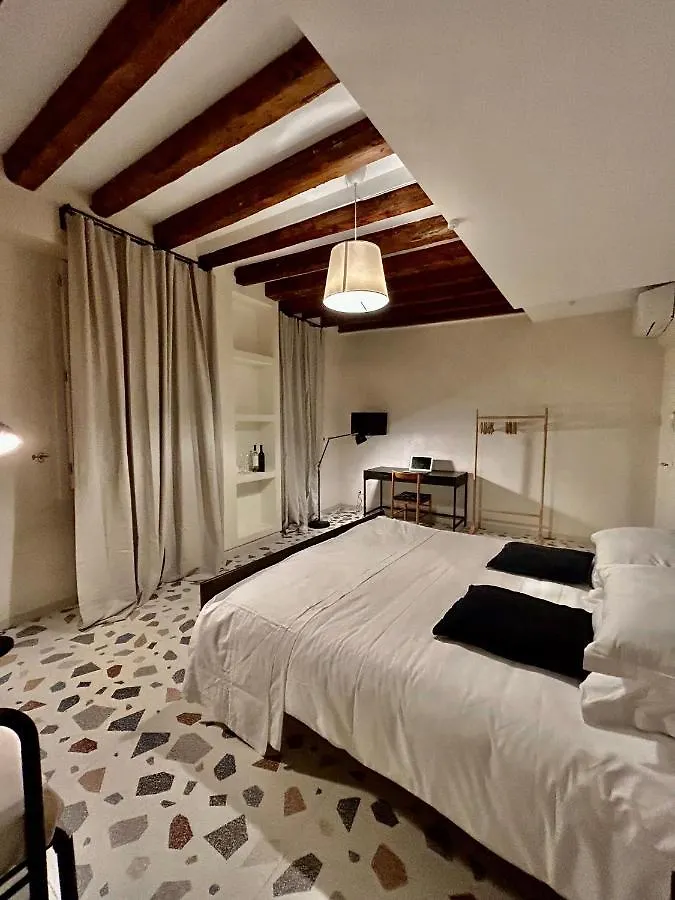 Farini Suites Wi-Fi Venice Italy