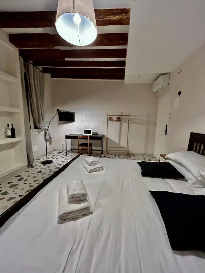 Farini Suites Wi-Fi Venice Guest house