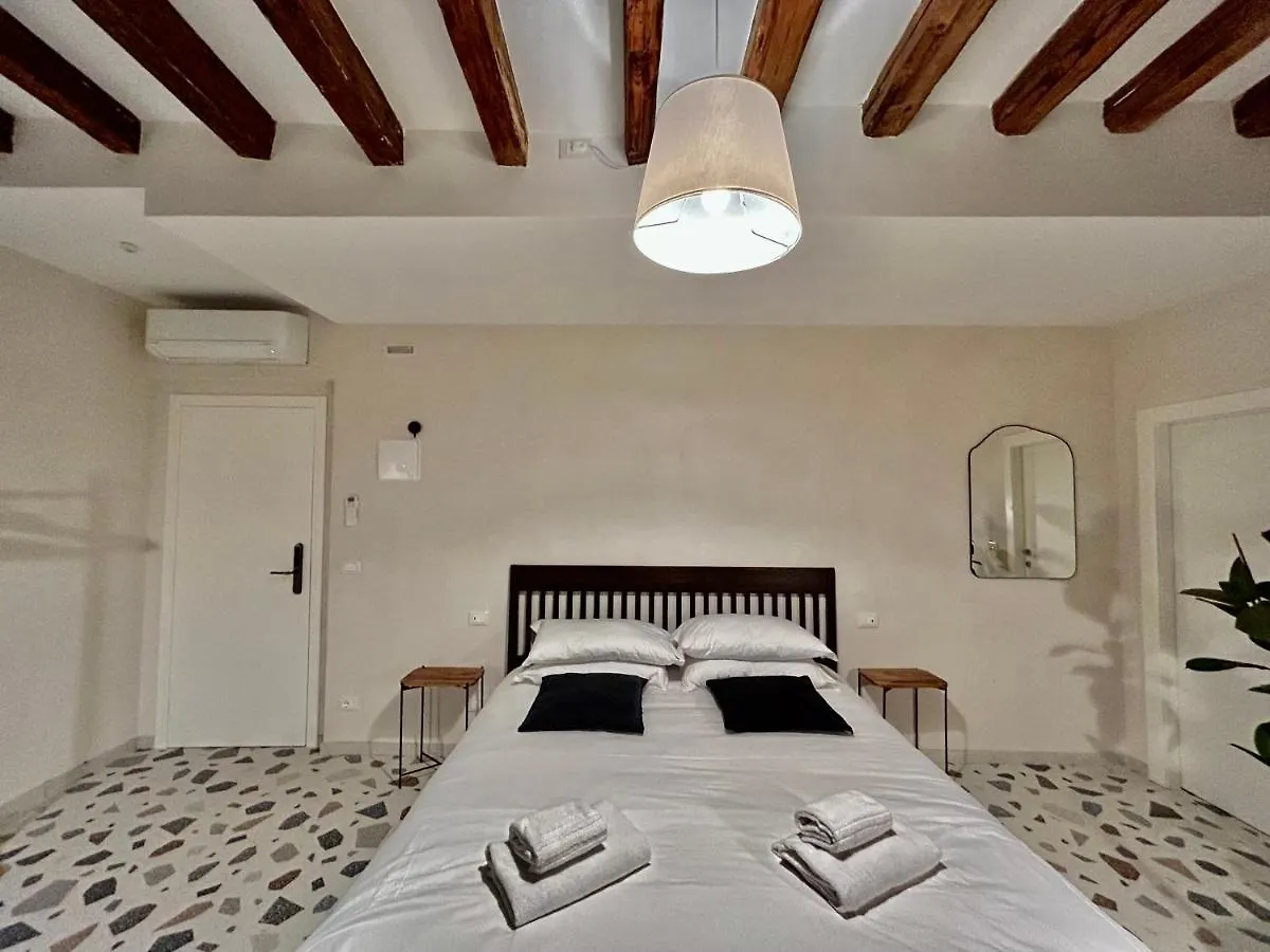 ונציה Farini Suites Wi-Fi 0*,