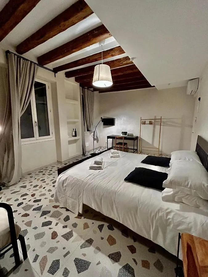 בית הארחה ונציה Farini Suites Wi-Fi