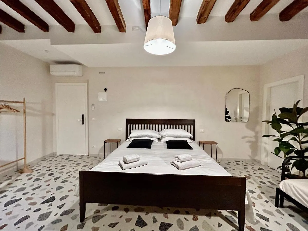 בית הארחה ונציה Farini Suites Wi-Fi