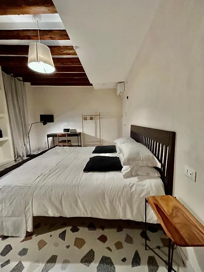 בית הארחה ונציה Farini Suites Wi-Fi
