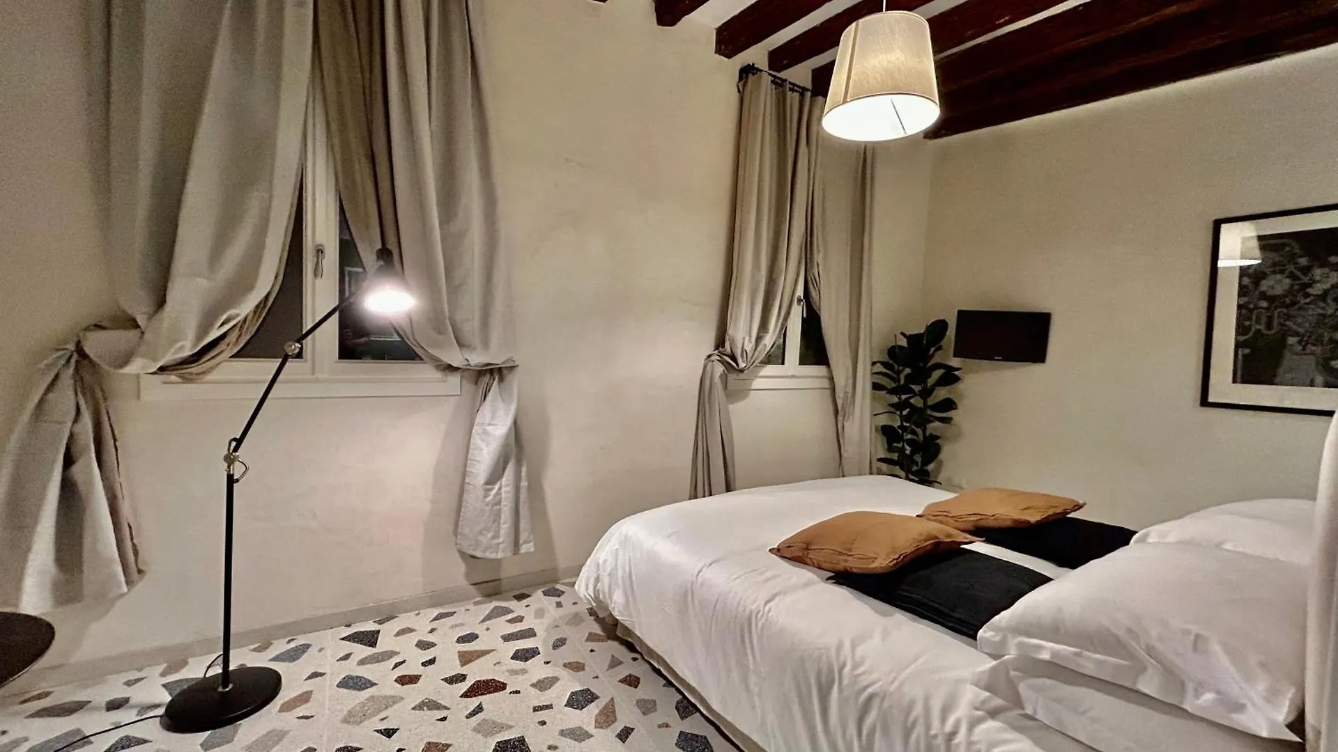 בית הארחה ונציה Farini Suites Wi-Fi